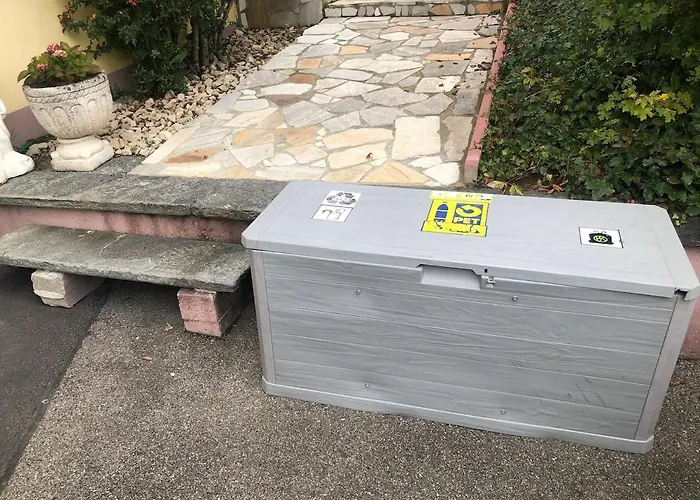 1-room Under Roof With View דירה